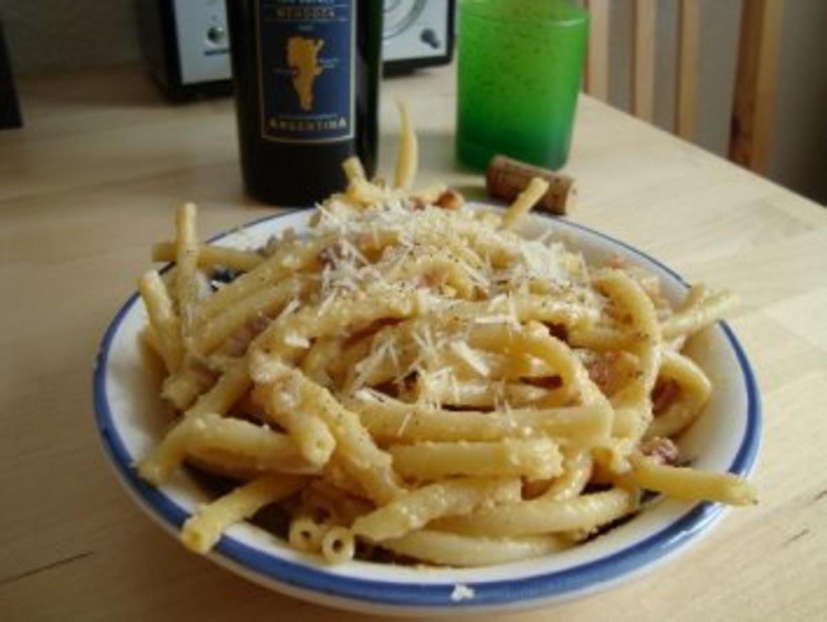 Carbonara (Keine Schinken-Sahne-Soße !) - Rezept - kochbar.de