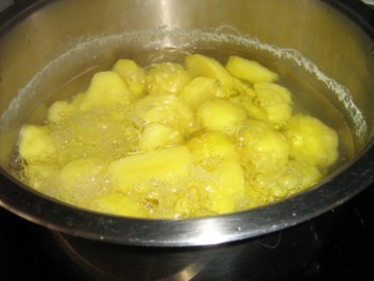 Spargel unter gerösteten Semmelbröseln an Kartoffeln mit 2-erlei Fleisch vom Grill - Rezept - Bild Nr. 3
