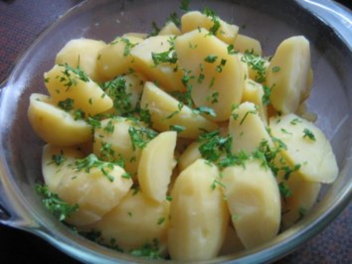 Spargel unter gerösteten Semmelbröseln an Kartoffeln mit 2-erlei Fleisch vom Grill - Rezept - Bild Nr. 6