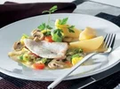 Fischfilet auf Gemüsebett mit Salzkartoffeln - Rezept