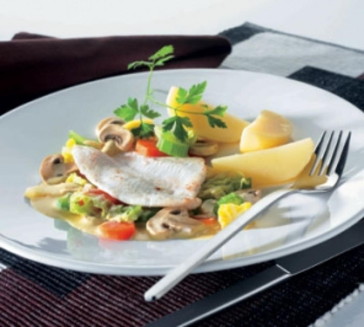 Fischfilet auf Gemüsebett mit Salzkartoffeln - Rezept Gesendet von ...