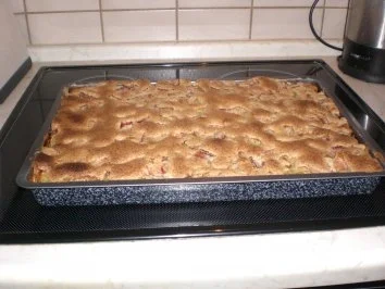 Rhabarberkuchen vom Blech - Rezept - Bild Nr. 2