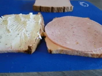 Rezept: Gefüllter Leberkäse mit Stampfkartoffeln und Sauerkraut Bild Nr. 2 Gefüllter Leberkäse mit Stampfkartoffeln und Sauerkraut - Rezept - Bild Nr. 2