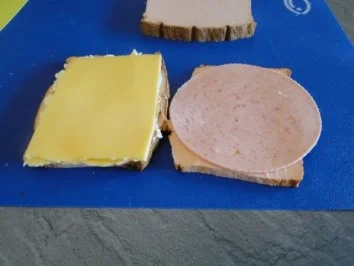 Rezept: Gefüllter Leberkäse mit Stampfkartoffeln und Sauerkraut Bild Nr. 3 Gefüllter Leberkäse mit Stampfkartoffeln und Sauerkraut - Rezept - Bild Nr. 3