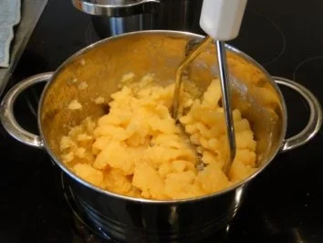 Rezept: Gefüllter Leberkäse mit Stampfkartoffeln und Sauerkraut Bild Nr. 7 Gefüllter Leberkäse mit Stampfkartoffeln und Sauerkraut - Rezept - Bild Nr. 7