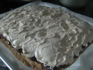 Rharbarber-Kirsch-Kuchen mit Baiser-Decke - Rezept - Bild Nr. 3