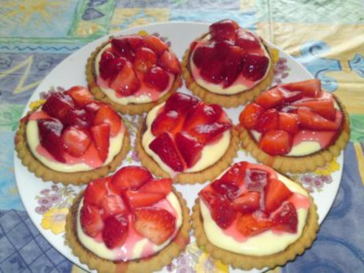 Torteletts mit Erdbeeren und Vanillepudding - Rezept