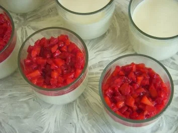 Holunder-Buttermilchmousse mit Erdbeeren - Rezept - Bild Nr. 4