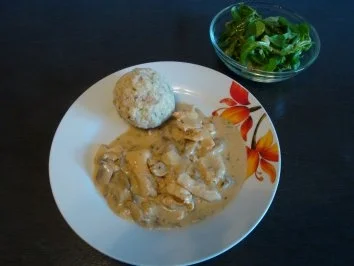 Rezept: Puten-Rahm-Geschnetzeltes mit Champignons Puten-Rahm-Geschnetzeltes mit Champignons - Rezept