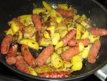 Merquez mit Kartöffelchen gebraten und mit Mozzarella überbacken - Rezept - Bild Nr. 4