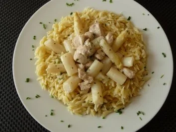 Filet mit Spargel auf Nudelbett - Rezept