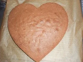 Rezept: Torte: Erdbeer-Joghurt-Sahne-Herz Bild Nr. 2 Torte: Erdbeer-Joghurt-Sahne-Herz - Rezept - Bild Nr. 2