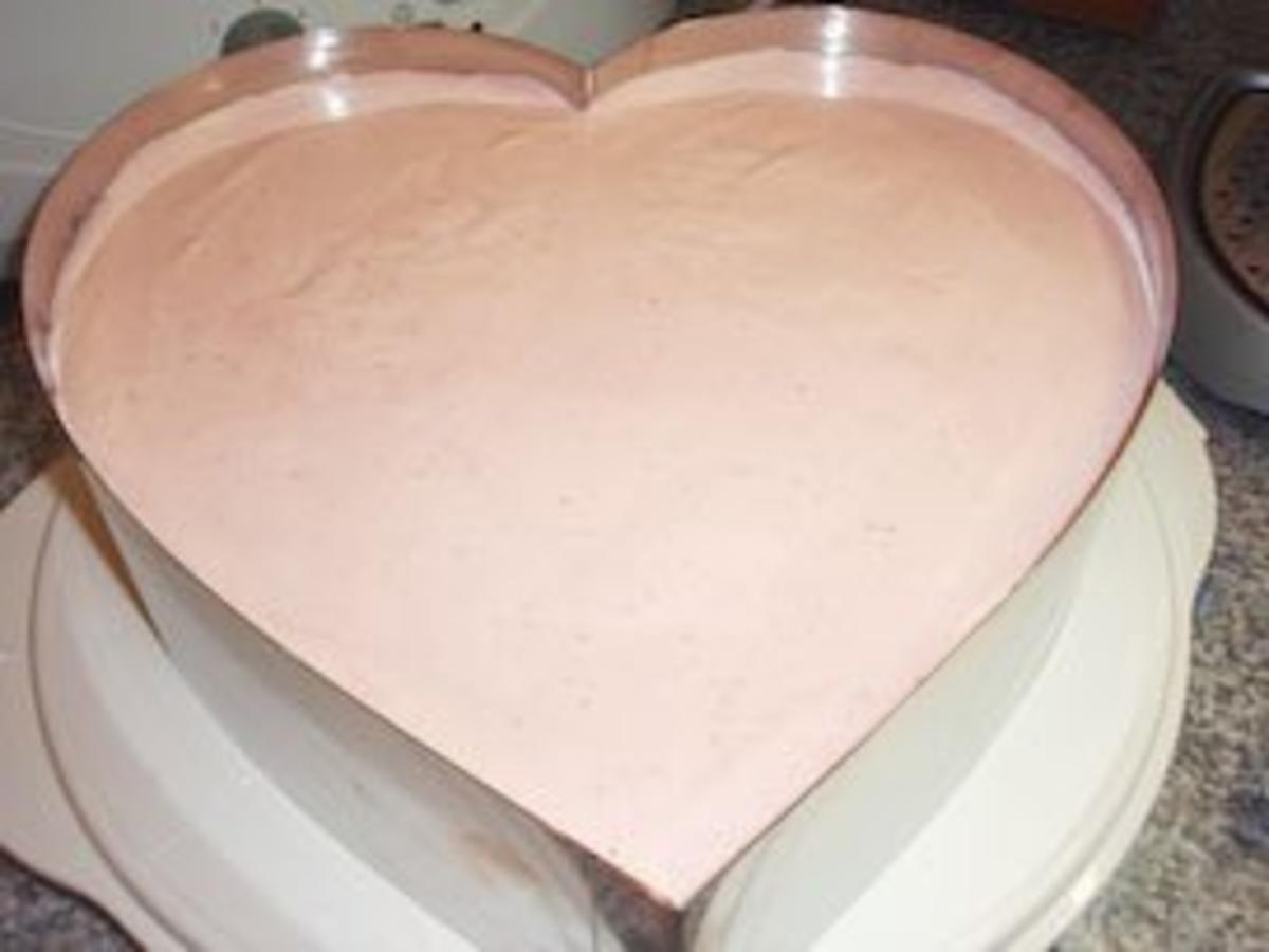 Torte: Erdbeer Joghurt Sahne Herz - einfach - von caramaus