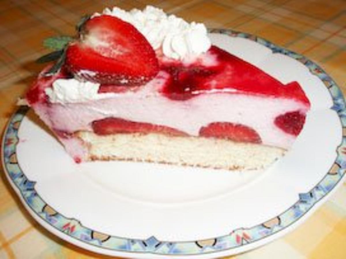 Torte: Erdbeer-Joghurt-Sahne-Herz - Rezept - kochbar.de