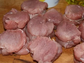 Schwein: Filet mit Cornflakes-Bärlauch-Haube und Spargel mit jungen Kartoffeln - Rezept - Bild Nr. 4