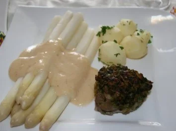 Schwein: Filet mit Cornflakes-Bärlauch-Haube und Spargel mit jungen Kartoffeln - Rezept - Bild Nr. 2
