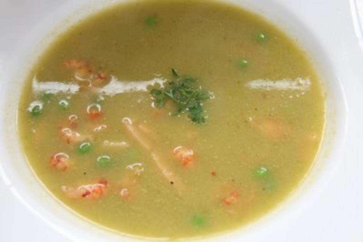 Suppe: Erbsensuppe mit Lachs und Flusskrebsen - Rezept