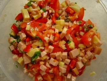 Wurst-Käse-Salat "Villa Kunterbunt" - Rezept - Bild Nr. 5