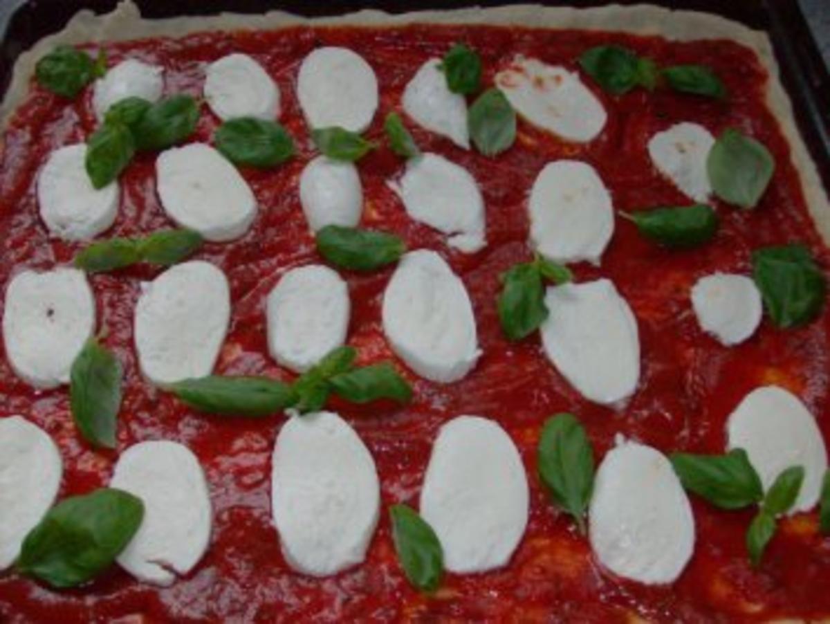 Pizza Verdura fresca con due formaggi - Rezept - Bild Nr. 4
