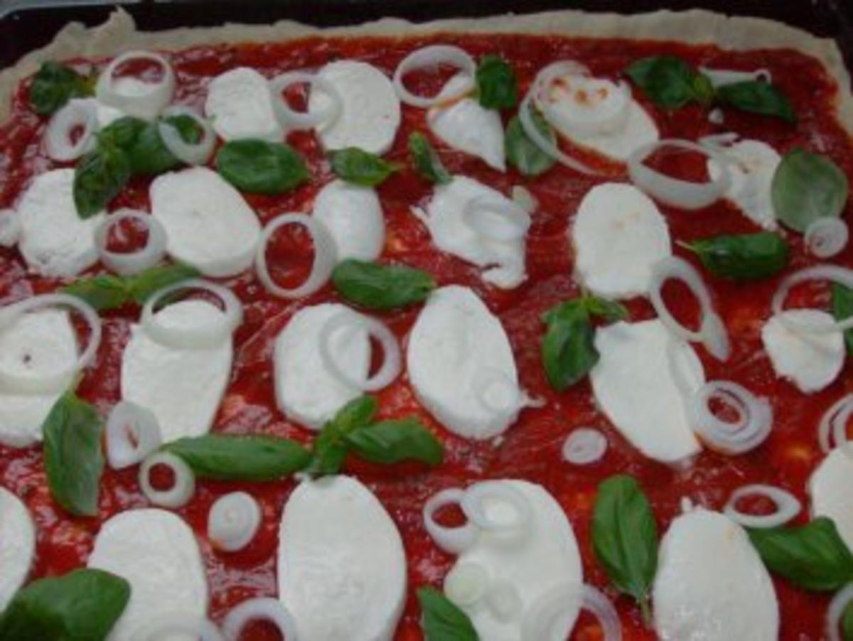 Pizza Verdura fresca con due formaggi - Rezept - Bild Nr. 5