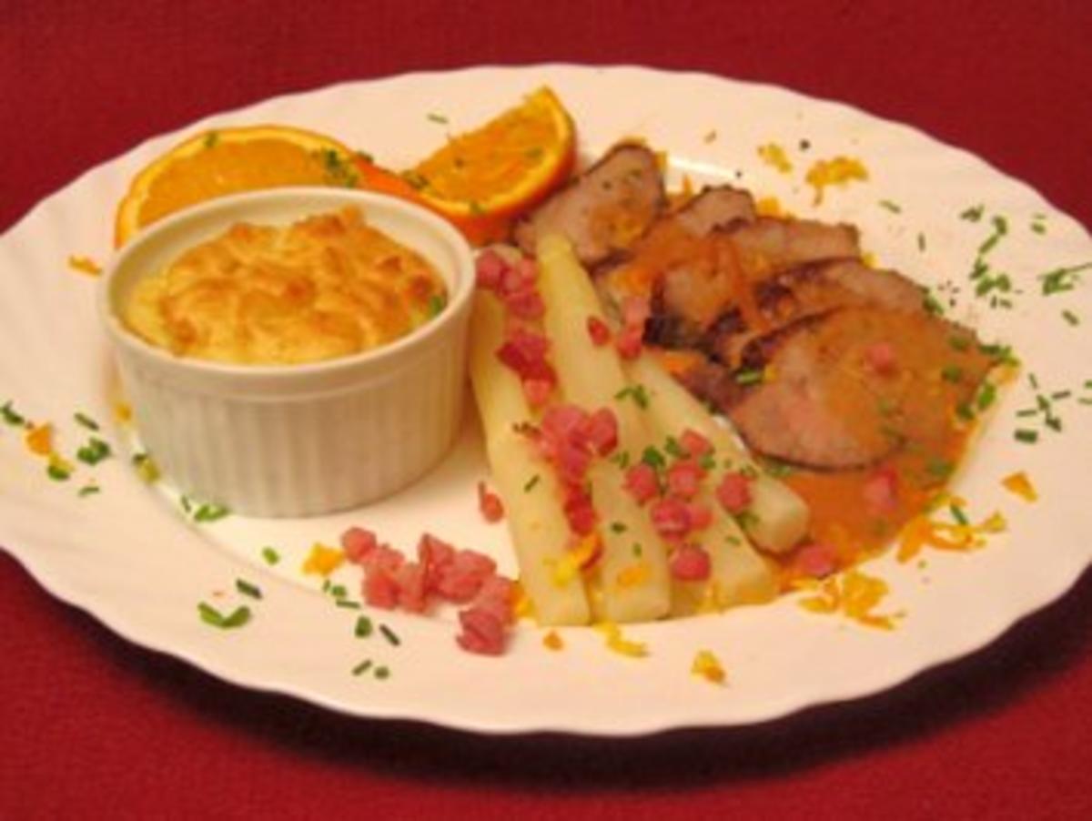 Bilder für Entenbrustfilet a l’orange mit Kartoffelsoufflee und Spargelbündchen - Rezept