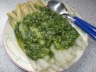 Spargel mit Kräuter-Nuss-Pesto - Rezept