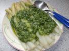 Spargel mit Kräuter-Nuss-Pesto - Rezept