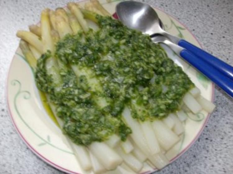 Spargel mit Kräuter Nuss Pesto - schnell &amp; einfach - von hasi007