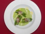 Spargel gebündelt in Bacon mit Parmesanspänen auf grüner Soße - Rezept - Bild Nr. 2