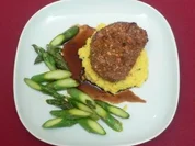 Rinderfilet mit Macadamia-Kruste, Grießflammeri und Spargel an Balsamicojus - Rezept - Bild Nr. 2