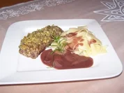 Lammlachse mit Kräuterkruste und Balsamico–Schalotten-Rotweinsauce - Rezept