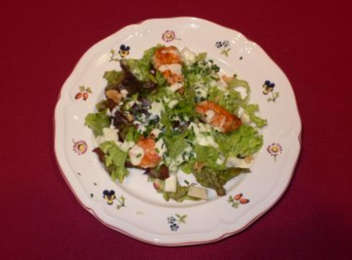 Frühlingssalat mit Selleriewürfeln, Walnüssen und Putenbruststreifen - Rezept - Bild Nr. 2