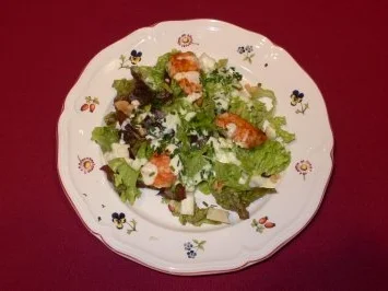 Rezept: Frühlingssalat mit Selleriewürfeln, Walnüssen und Putenbruststreifen Bild Nr. 2 Frühlingssalat mit Selleriewürfeln, Walnüssen und Putenbruststreifen - Rezept - Bild Nr. 2