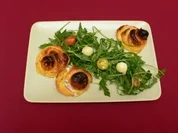 Gefüllte Eclairs mit einer Käsevariation auf Rucola-Bett - Rezept - Bild Nr. 2