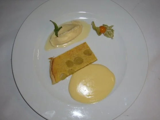 Traubentarte auf Weinschaumeis und Trestersabayon - Rezept