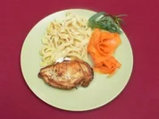 Maishuhnbrust mit Estragon-Ricotta-Füllung auf einem Pappardelle-Nest - Rezept - Bild Nr. 2