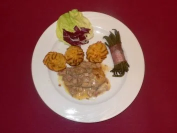 Kalbsrückensteak gratiniert mit Bohnen und Herzoginkartoffeln - Rezept - Bild Nr. 2