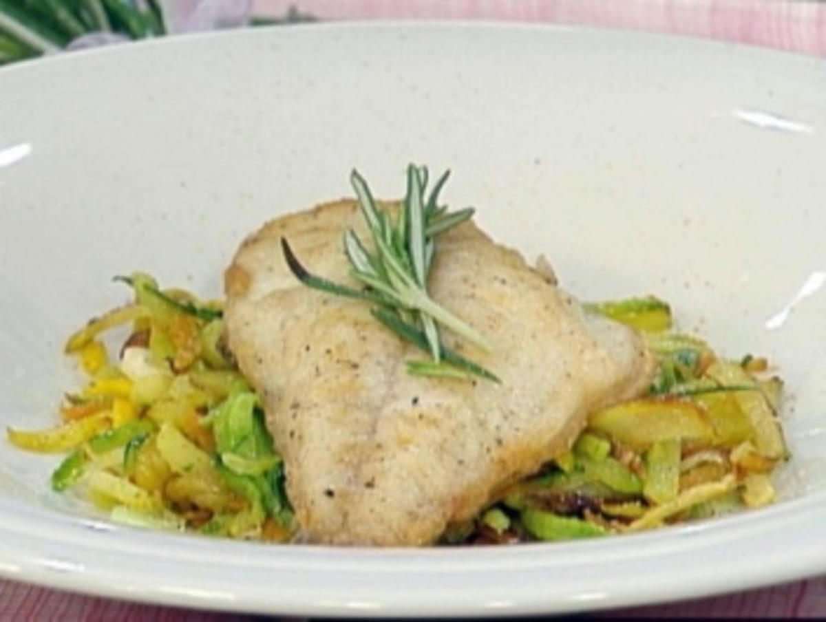Dorade auf Gemüsestreifen Provençal - Rezept - kochbar.de