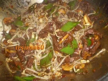 Rezept: Süß - scharfes Rindfleisch mit Sesamnudeln Bild Nr. 9 Süß - scharfes Rindfleisch mit Sesamnudeln - Rezept - Bild Nr. 9