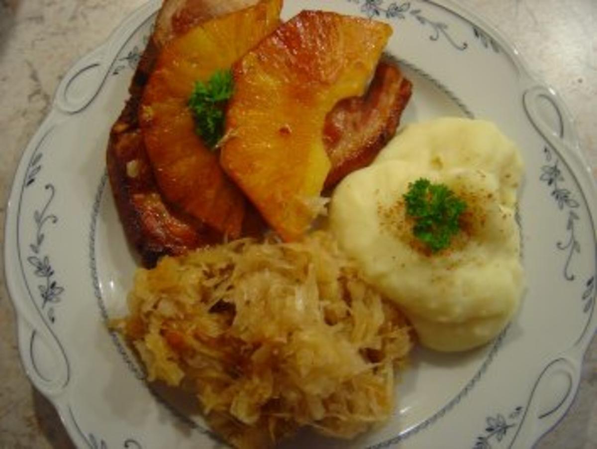 Bilder für Kassler-Kotelett mit gebratenen Ananas und Sauerkraut - Rezept