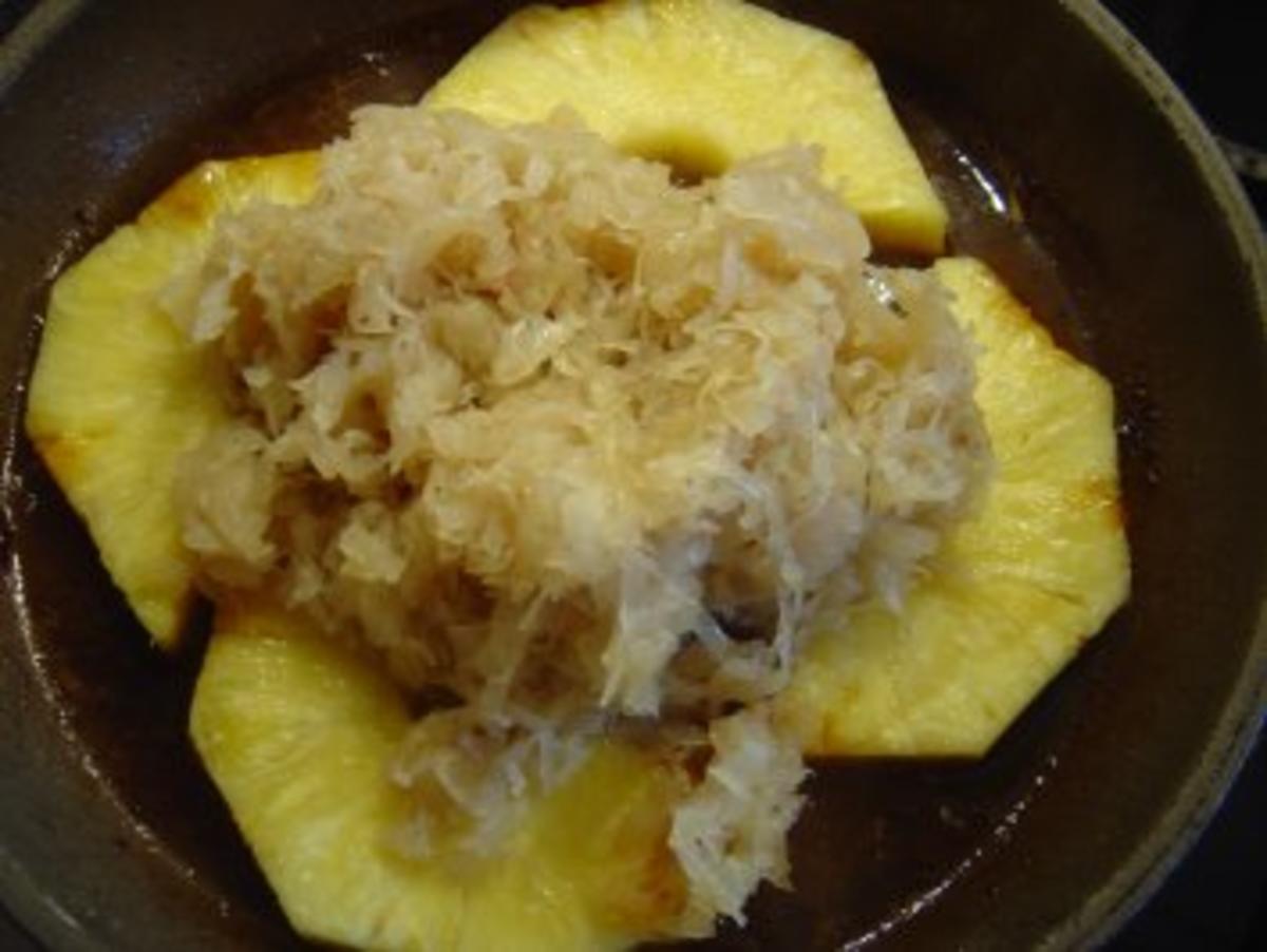 Kassler-Kotelett mit gebratenen Ananas und Sauerkraut - Rezept - Bild Nr. 5