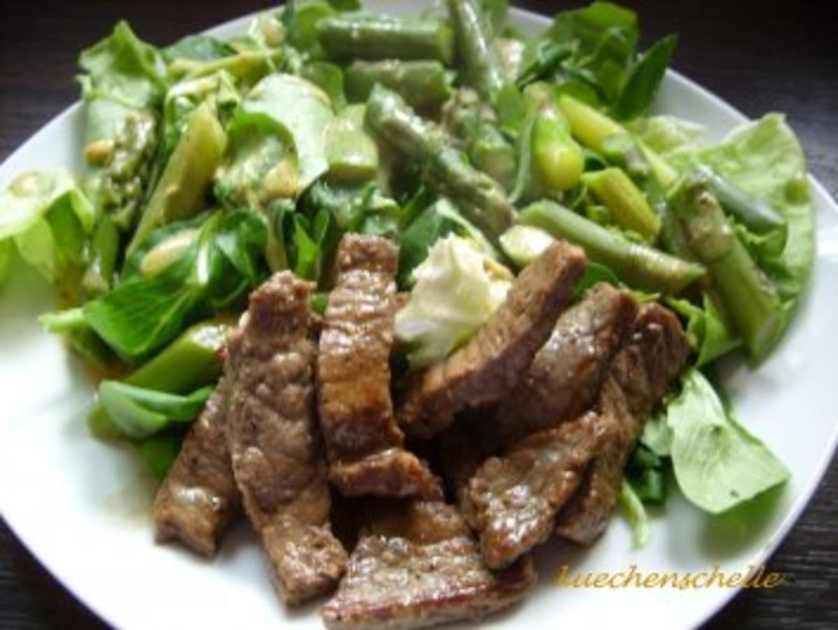 Grüner Salat mit Spargel und Filetstreifen - Rezept