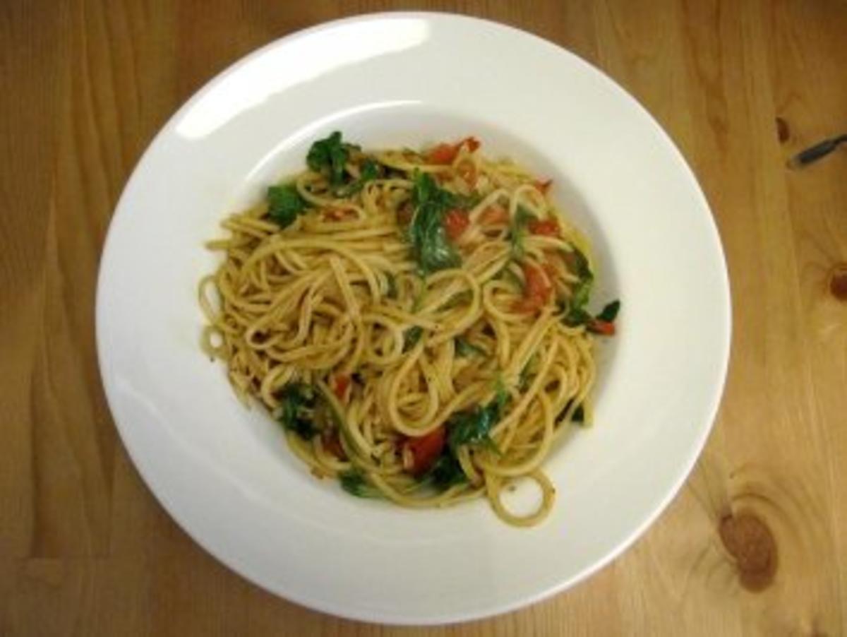 Spaghetti mit Kirschtomaten und Rucola - Rezept - kochbar.de