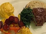 Tournedos in Krebsrahmsoße mit Herzoginkartoffeln und Dreierlei Karotten - Rezept