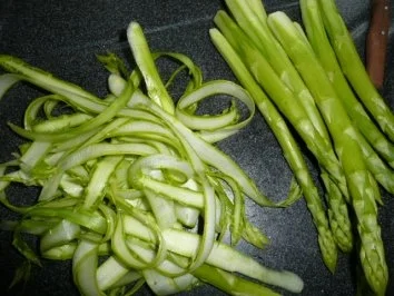 SPARGEL&PASTA :Spargel-Safran-Tagliatelle - Rezept - Bild Nr. 3