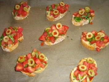 Baguette mit Kräuterbutter und Bruscetta lecker überbacken - Rezept - Bild Nr. 4