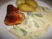 Grüner und weißer Spargel in Sauce Hollandaise und Beilagen - Rezept