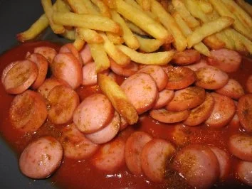 Currywurst mit Pommes - Rezept