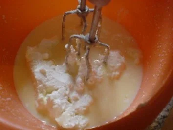 Rezept: Quarkcreme mit marinierten Erdbeeren oder Rhabarberkompott Bild Nr. 6 Quarkcreme mit marinierten Erdbeeren oder Rhabarberkompott - Rezept - Bild Nr. 6