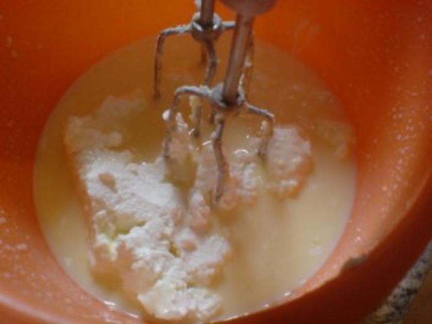 Quarkcreme mit marinierten Erdbeeren oder Rhabarberkompott - einfach ...